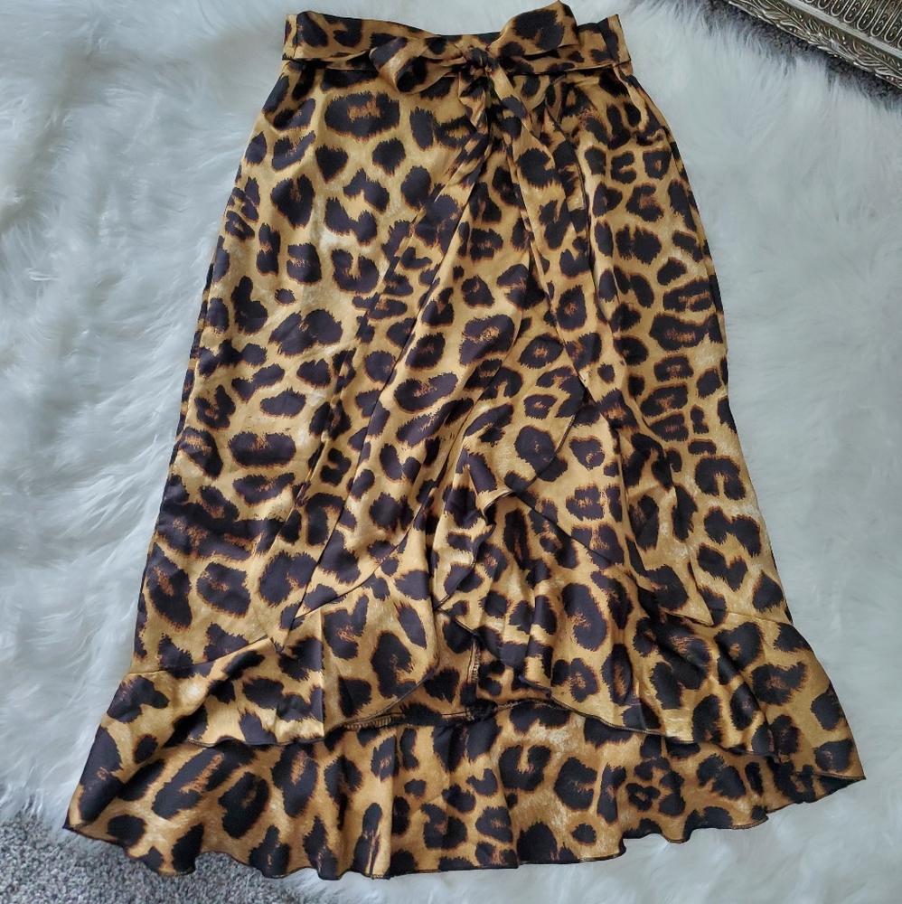 Leopard print ruffle hem midi skirt